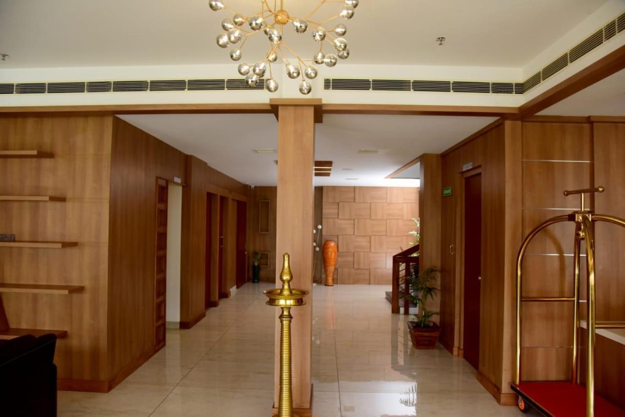 Hotel Emerald Palace Kottiyam ภายนอก รูปภาพ
