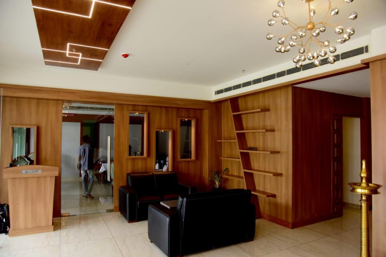 Hotel Emerald Palace Kottiyam ภายนอก รูปภาพ